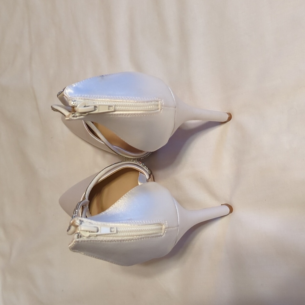 Lulus Aidan white satin rhinestone pointed toe pumps heels size 10 - Picture 3 of 6